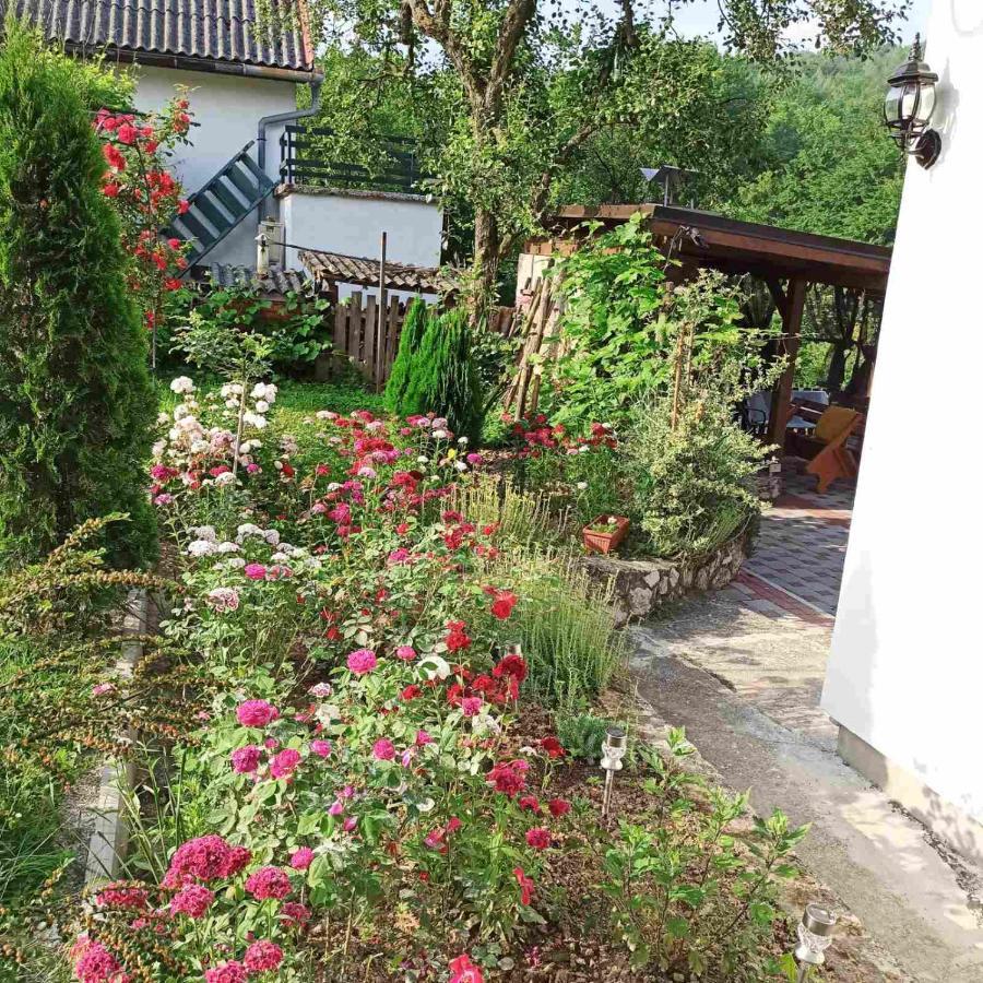 Guest House Bee Visoko Exterior foto