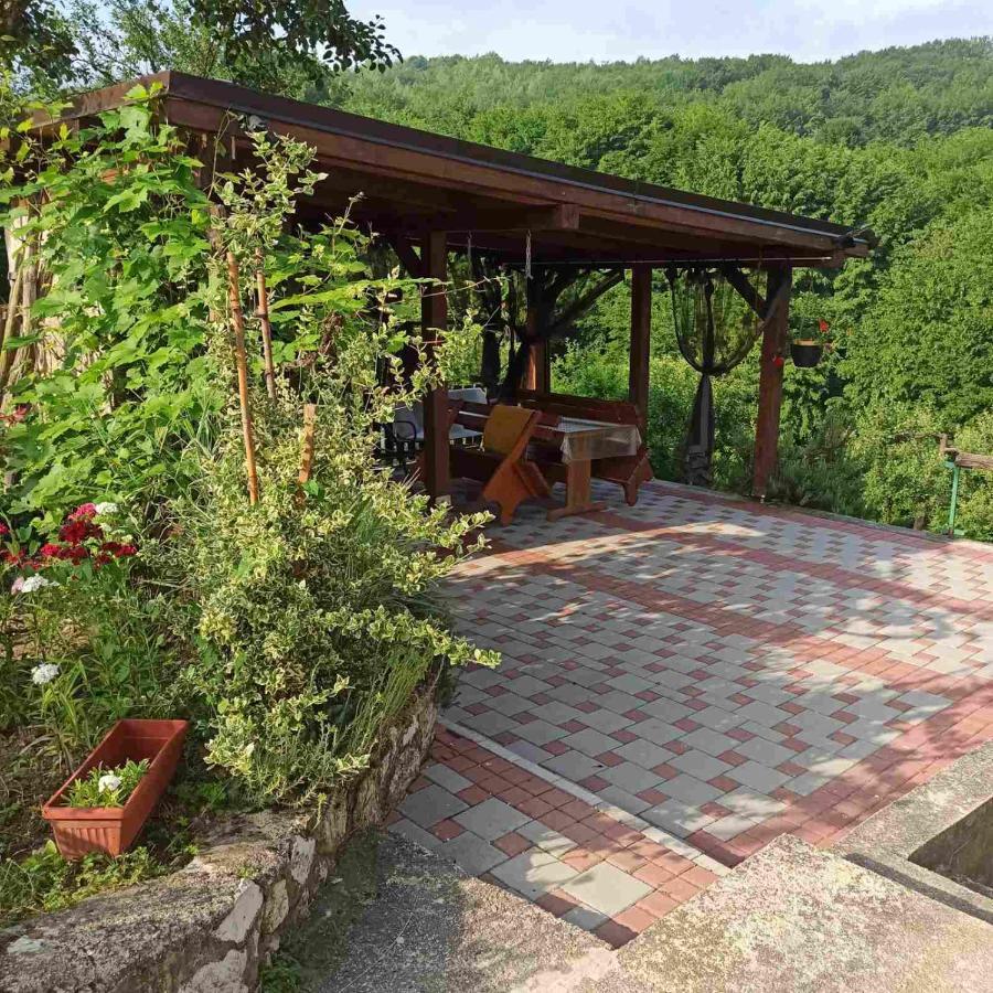 Guest House Bee Visoko Exterior foto