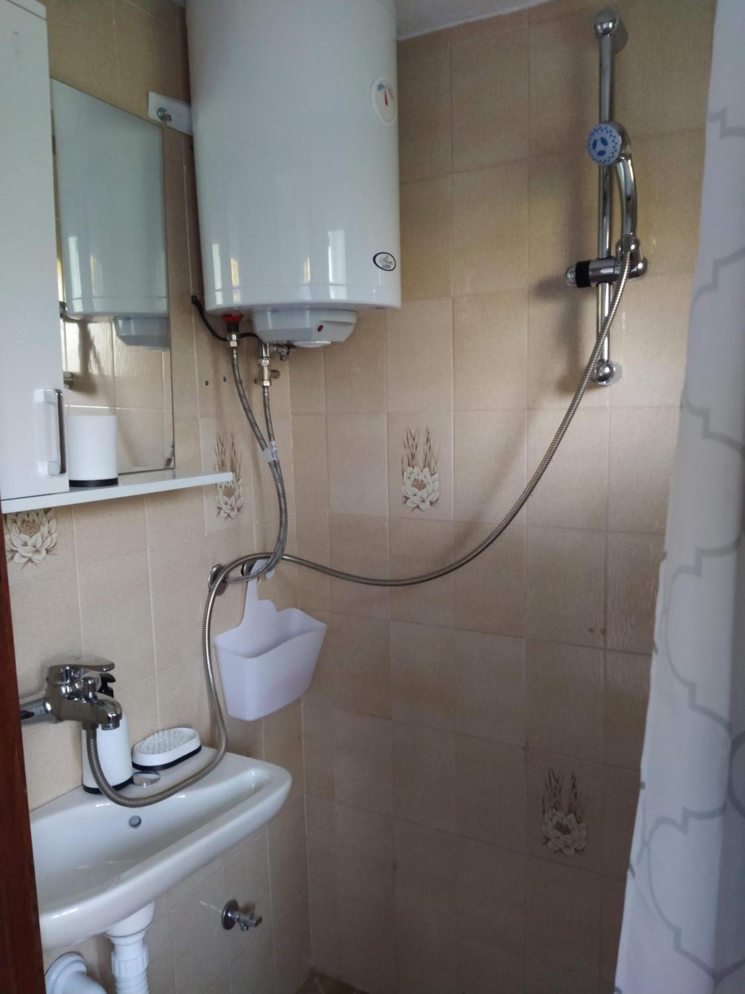 Guest House Bee Visoko Exterior foto